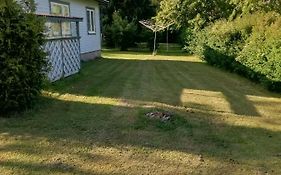 Mysig stuga nära havet och naturreservat